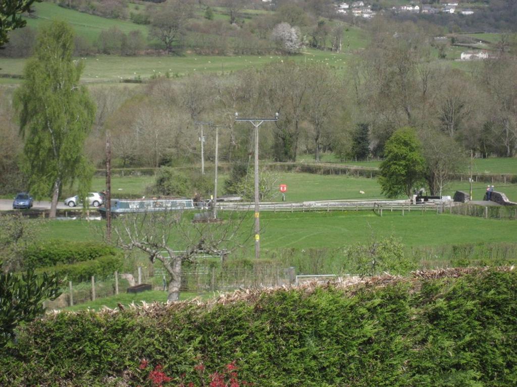 Cae Y Rhedyn Annexe Hotel Crickhowell Bagian luar foto