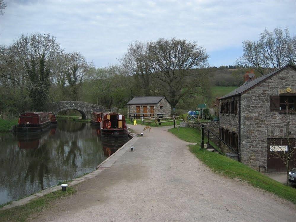 Cae Y Rhedyn Annexe Hotel Crickhowell Bagian luar foto